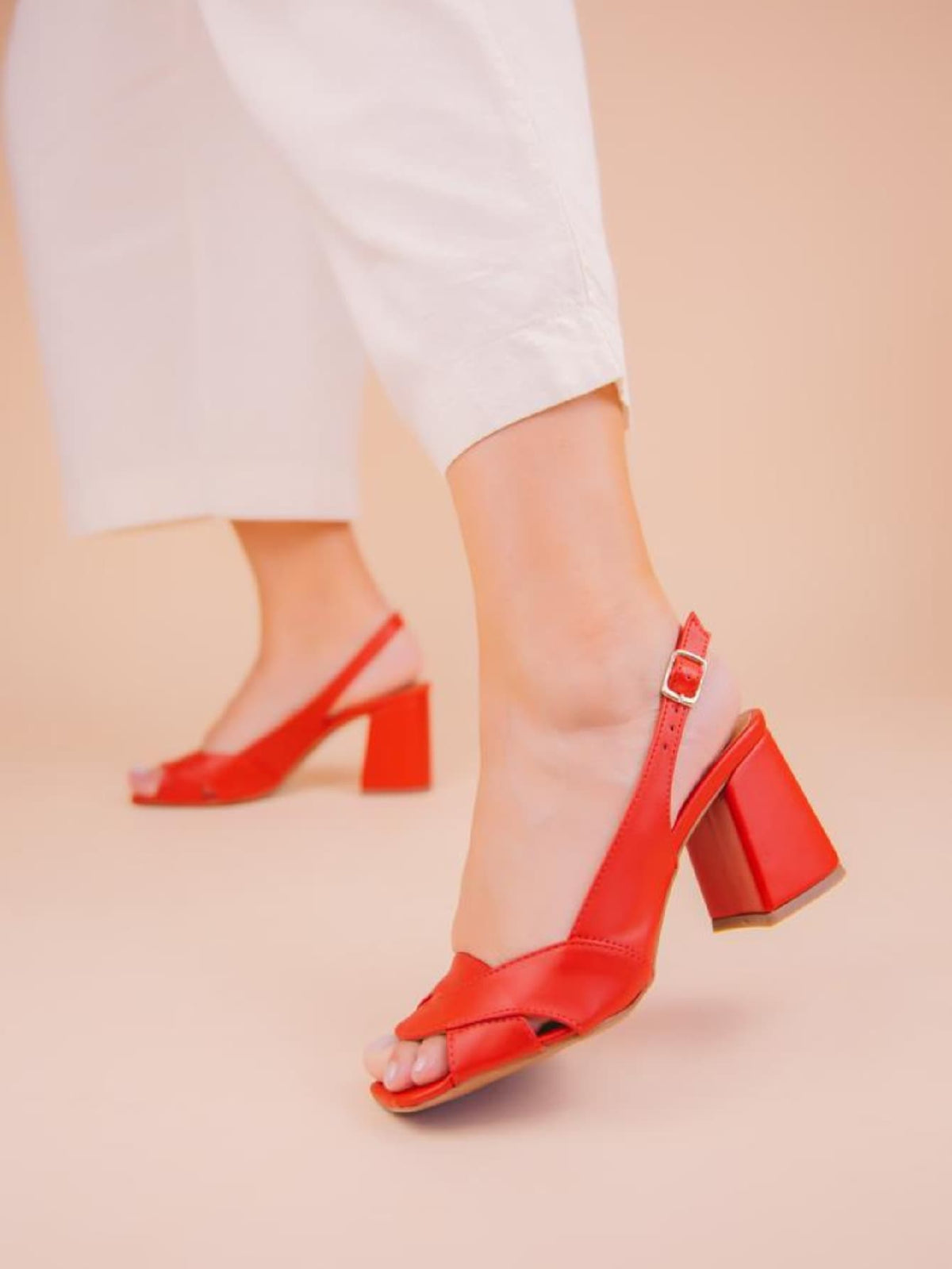 Sandália Feminina Vermelha com Fivela