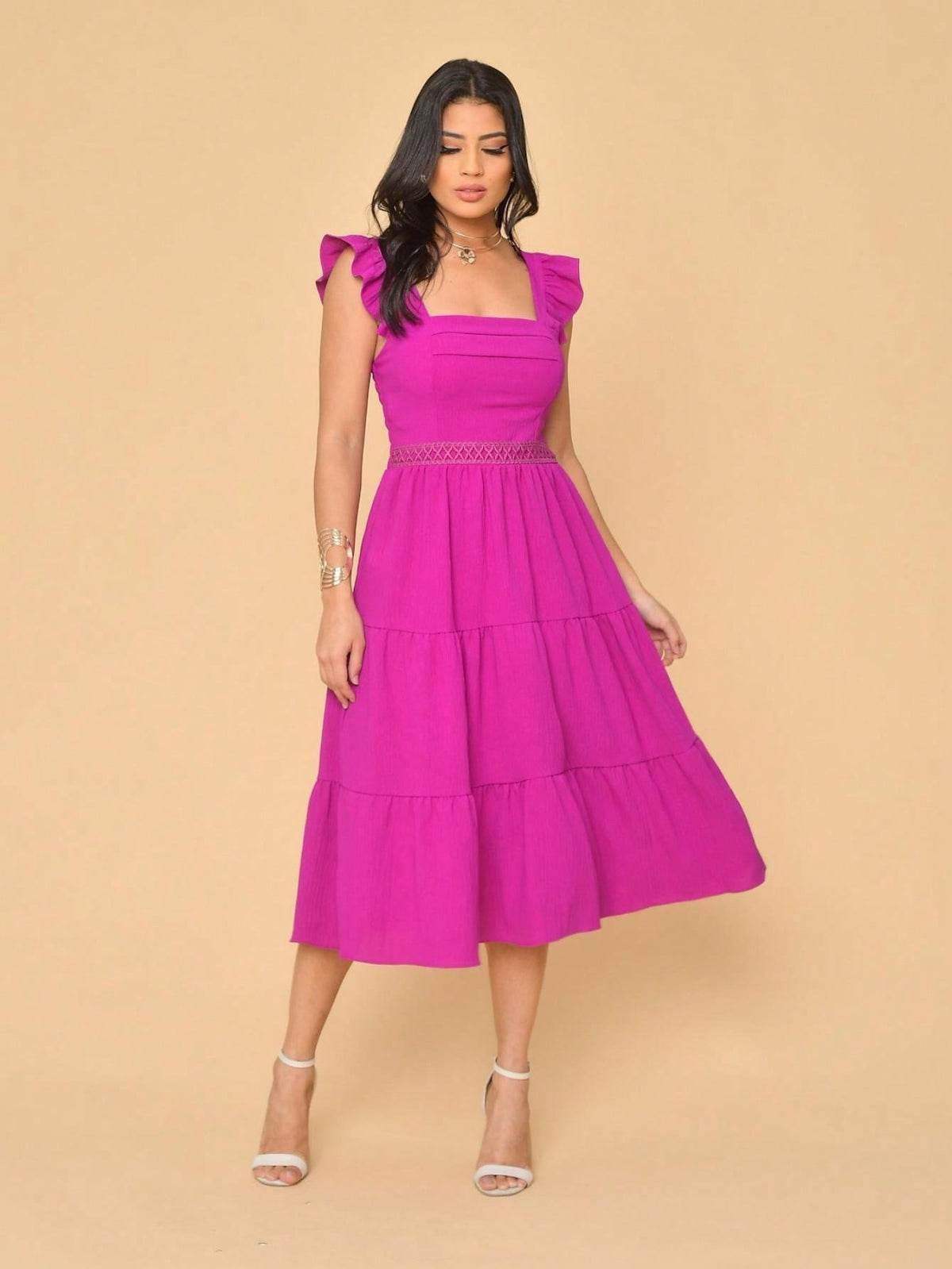 Vestido Midi Duna Lisa com Babado nas Mangas e Renda na Cintura