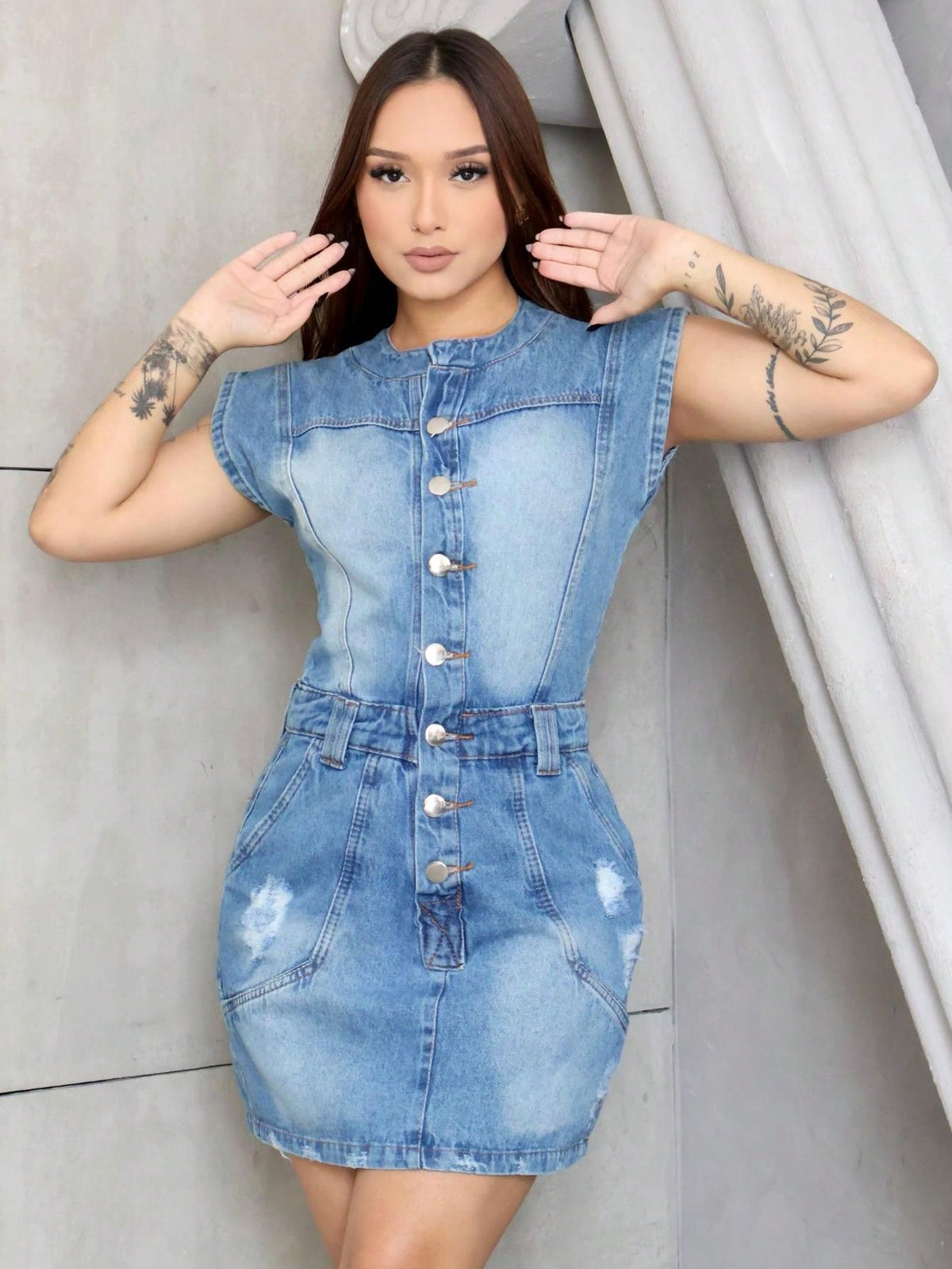 Vestido Jeans Curto Feminino com Botões