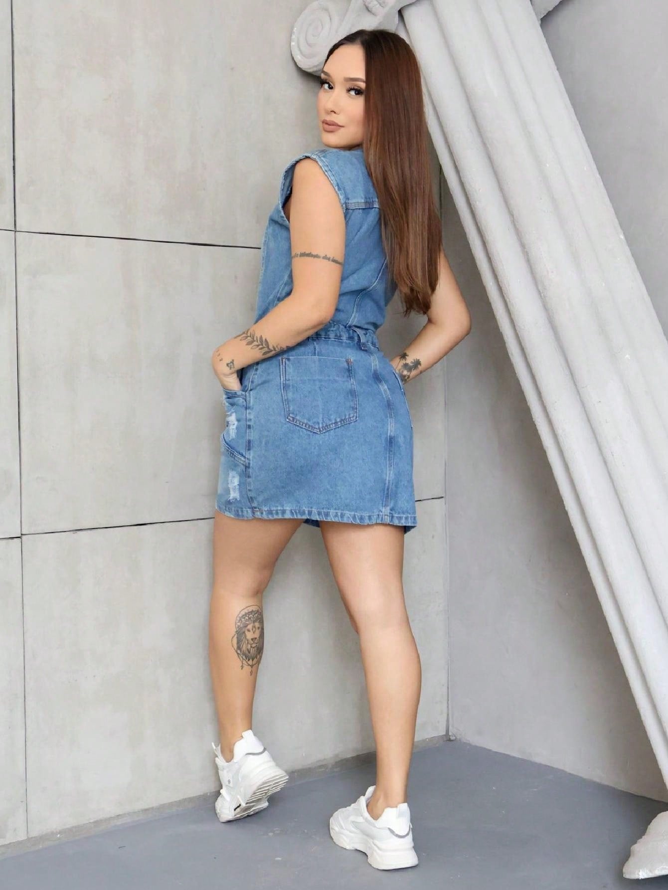 Vestido Jeans Curto Feminino com Botões
