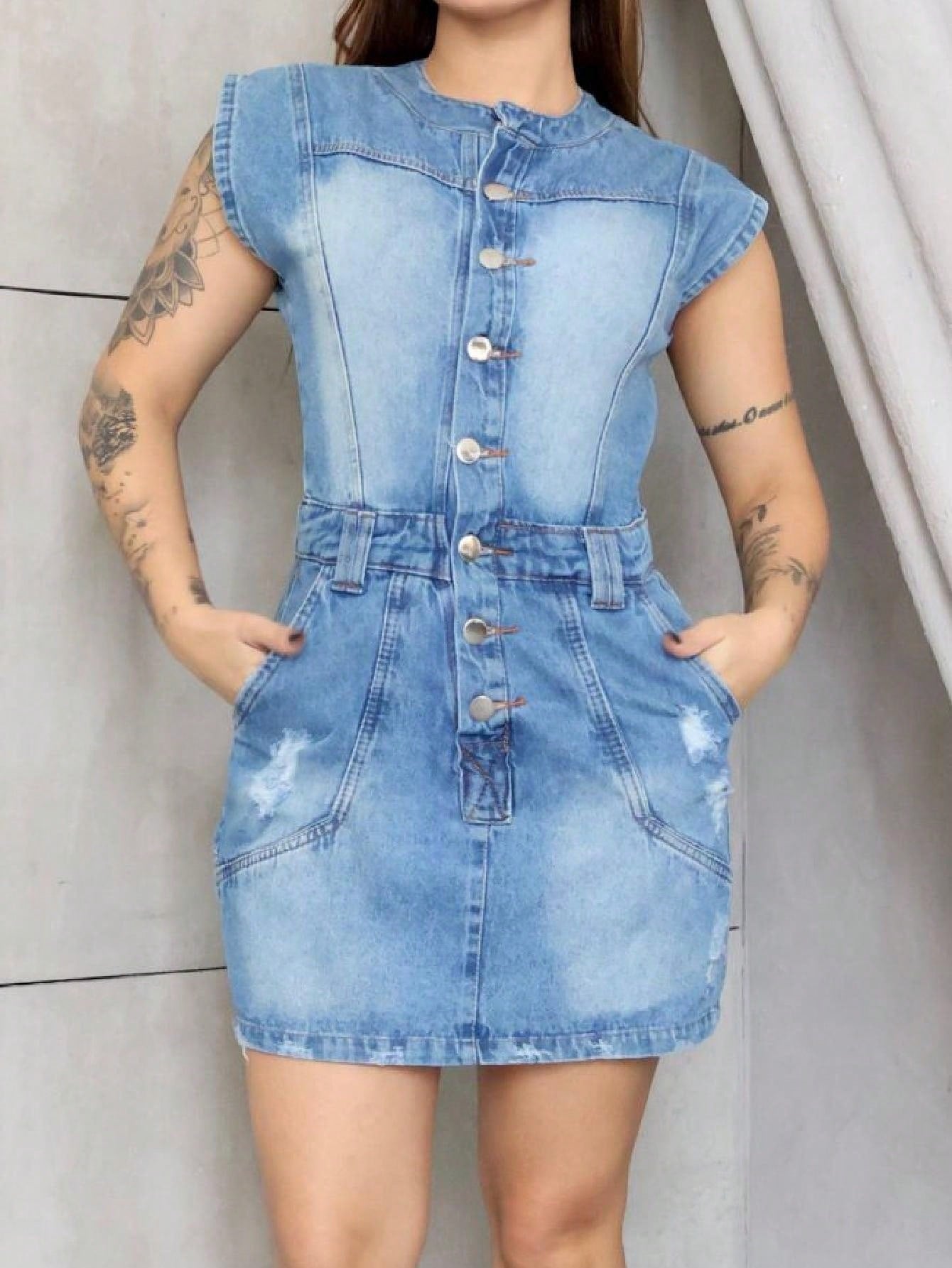 Vestido Jeans Curto Feminino com Botões