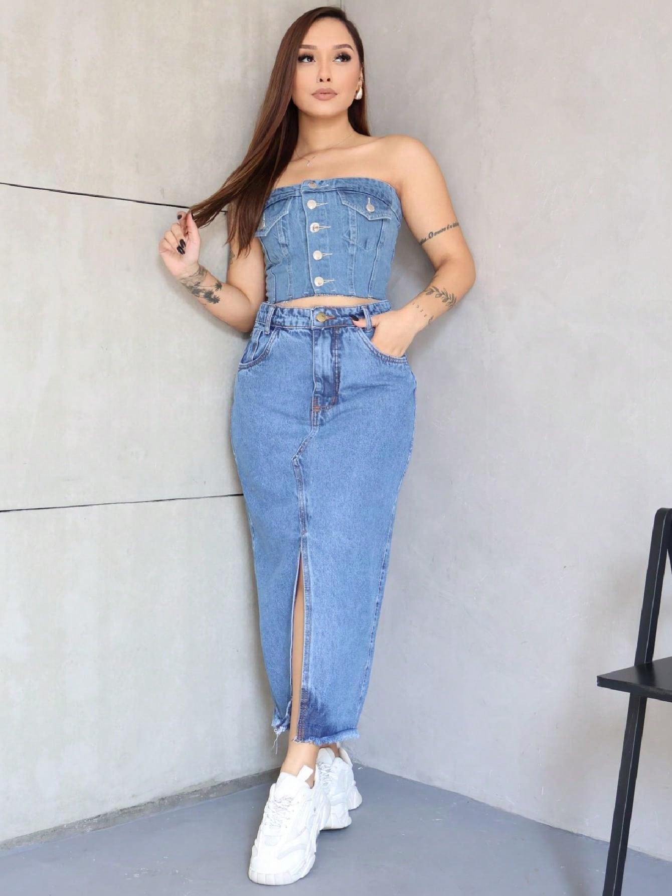 Conjunto Jeans Feminino - Blusa Sem Alça e Saia Longa