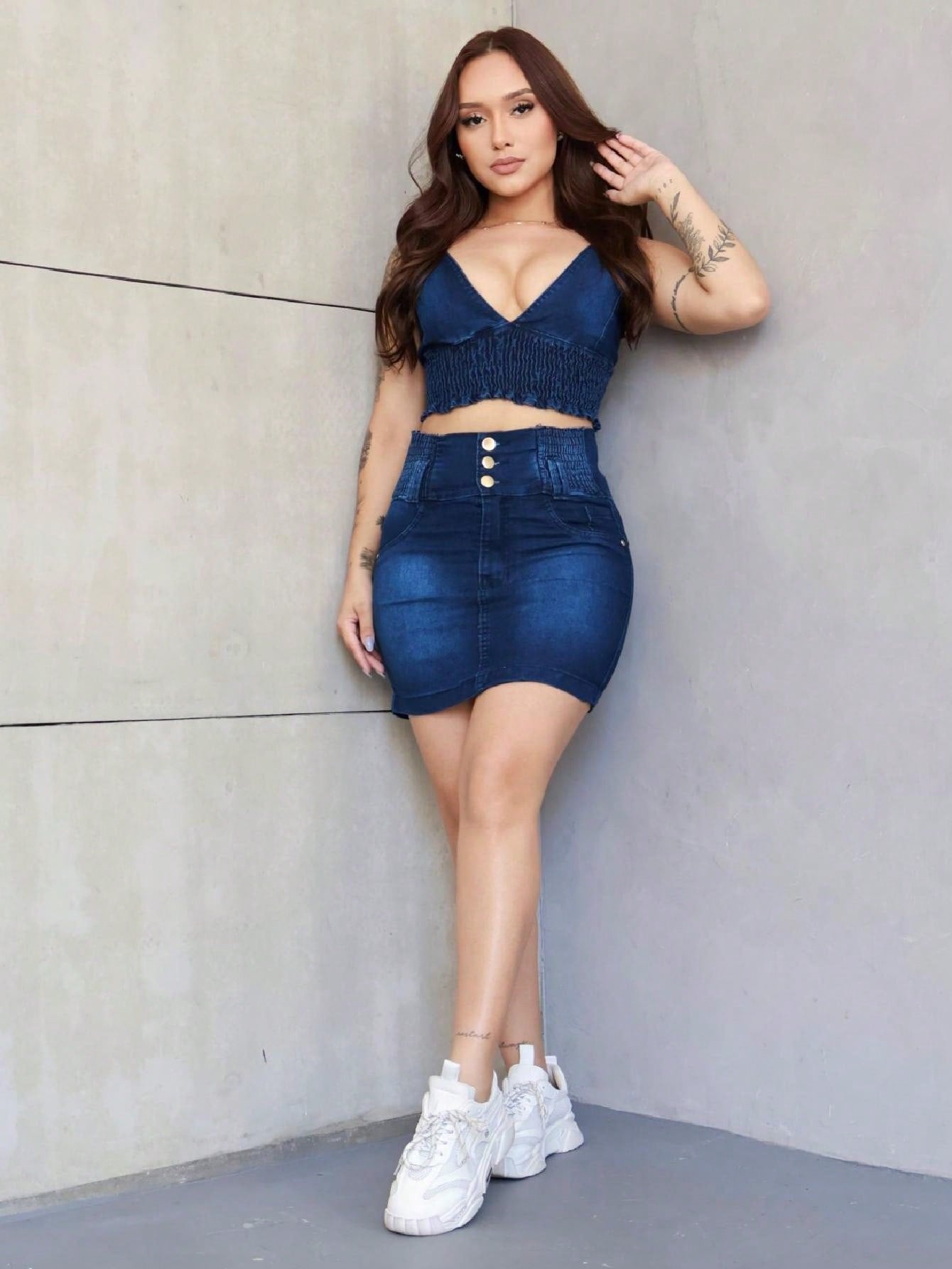 Conjunto Feminino - Blusa e Saia Curta