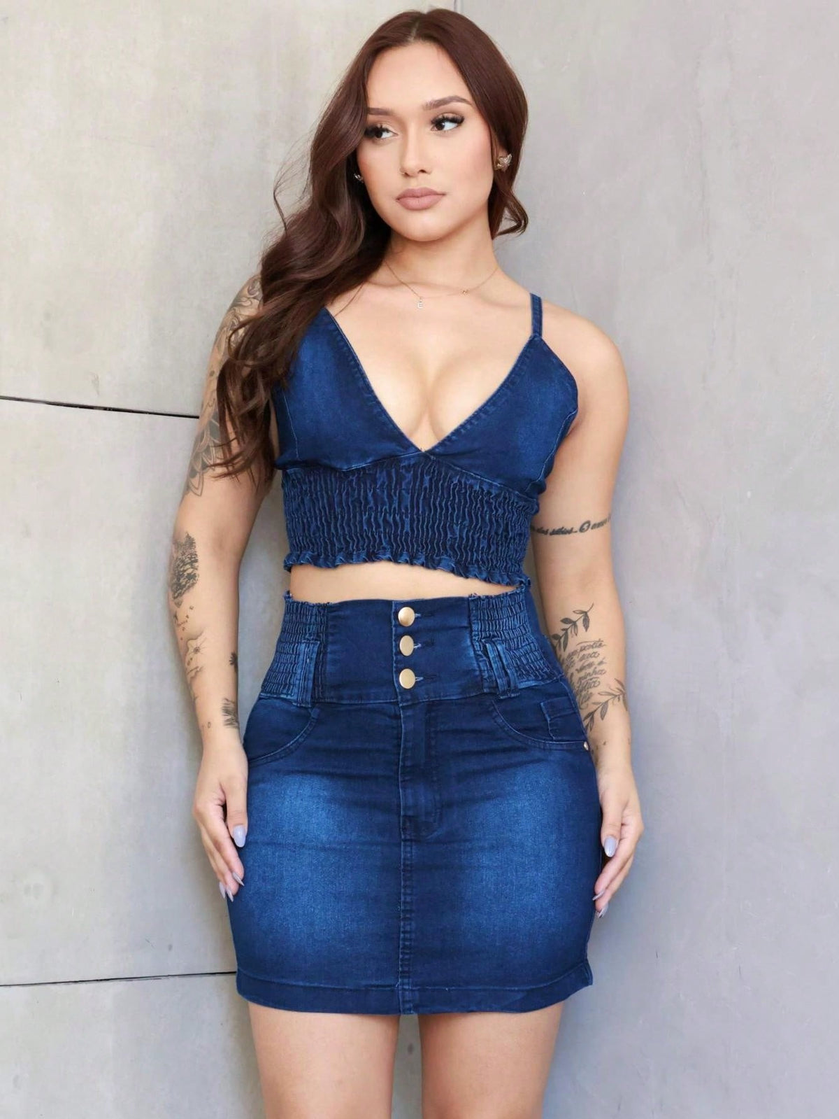 Conjunto Feminino - Blusa e Saia Curta