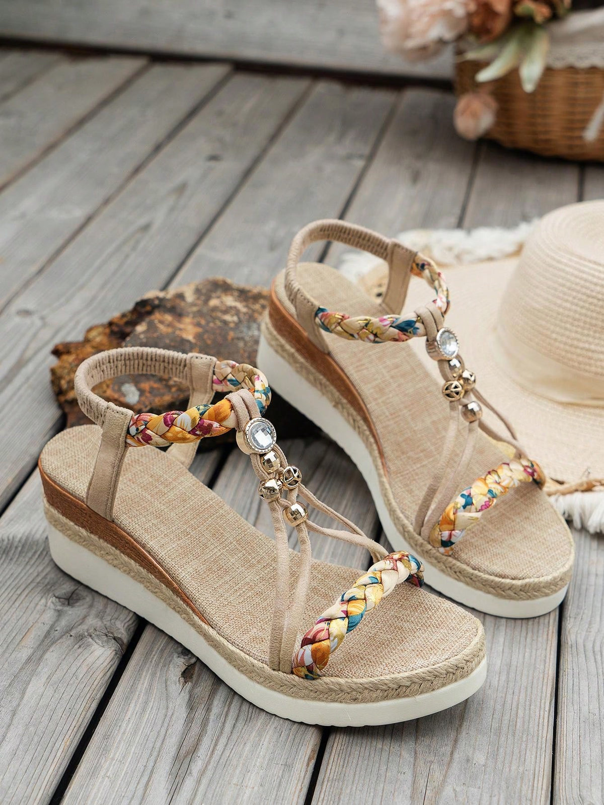 Sandália Plataforma Anabela com Tira Trançada