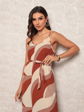 Vestido Suspensório Maxi Marrom com Estampa Geométrica