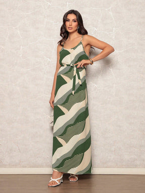 Vestido Suspensório Maxi Marrom com Estampa Geométrica